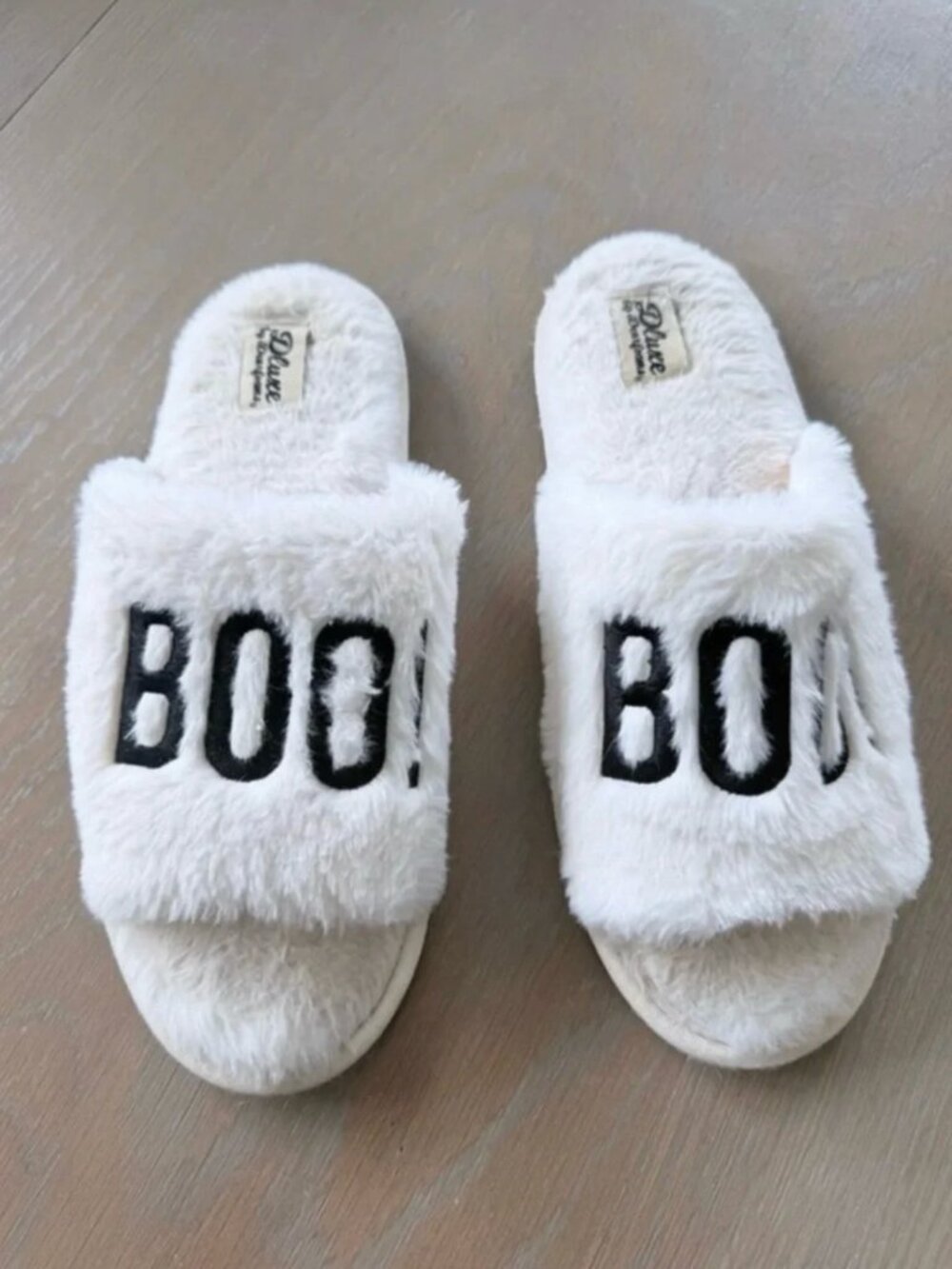 Dearfoams BOO Halloween Furry Slippers Womens White Slip On Seasonals